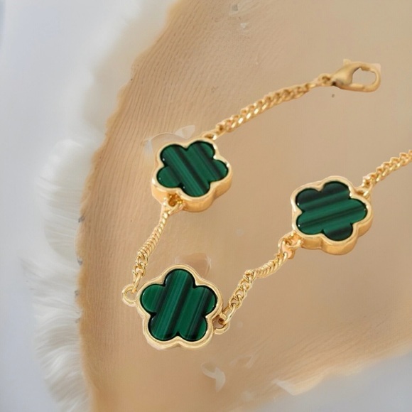 Five leaf green clover gold bracelet - Picture 2 of 4